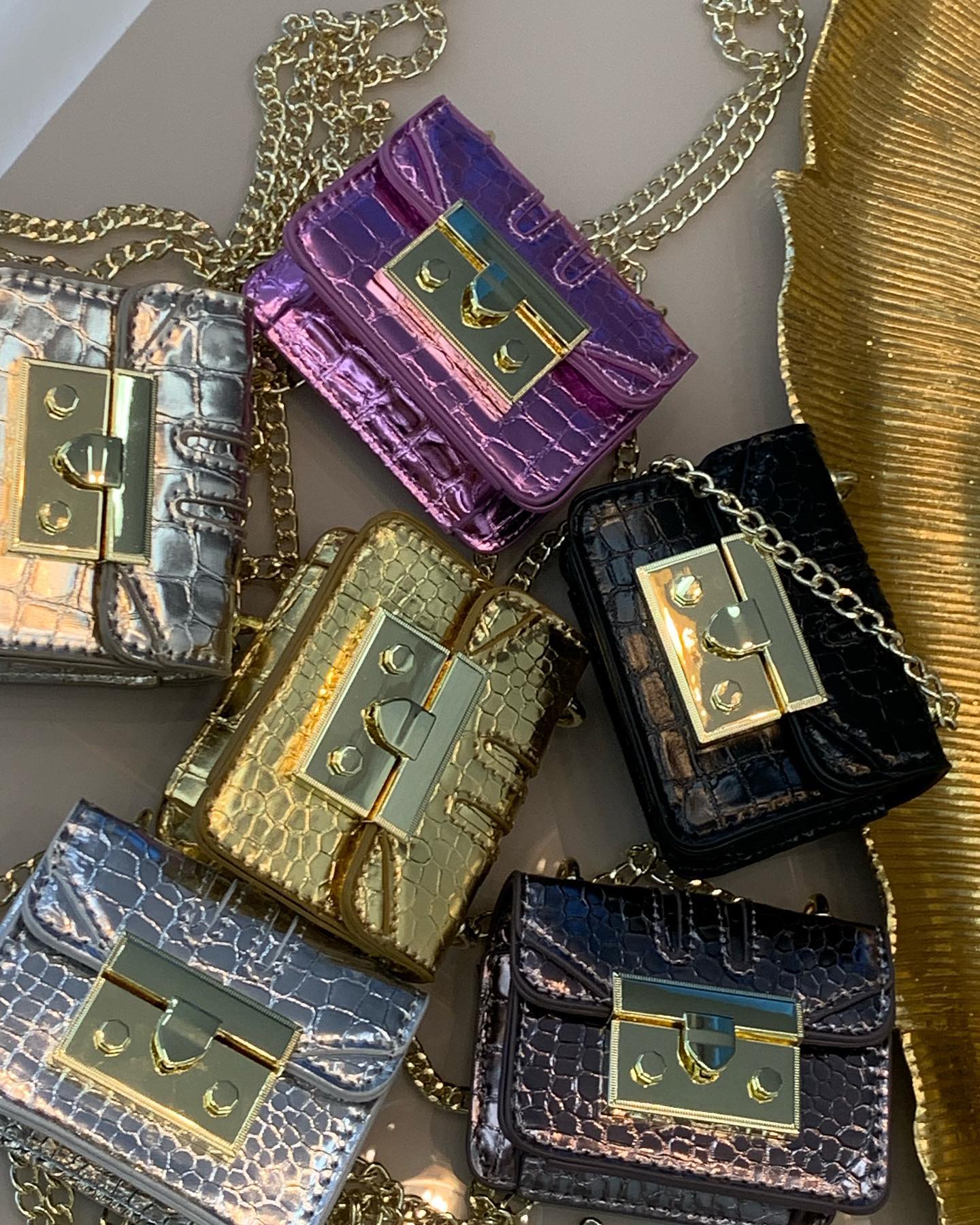 Michele Bolsas Em Nova Serrana Mg  | tuum.com.br